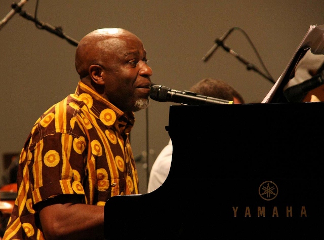 Ray Lema sera au JazzKif en juin à Kinshasa (RDC). Photo: afroguinnee.com