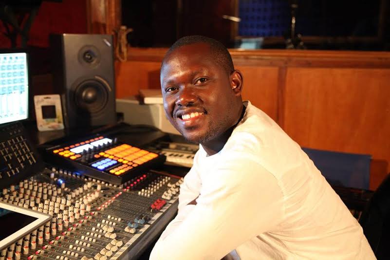 (Ph) Karlos Danklou dans son studio / Source : Page Facebook All That Production