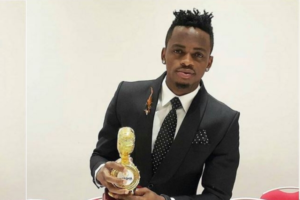 Diamond Platnumz with one of his AFRIMA trophies. Photo: BN