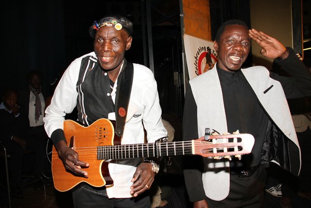 Mtukudzi and Macheso Photo: www.nehandaradio.com