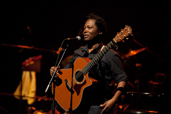 Lokua Kanza. Photo: dometheatre.com