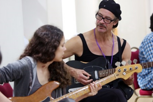 Student learns how to play a guitar. Photo: www.trinitylaban.ac.uk