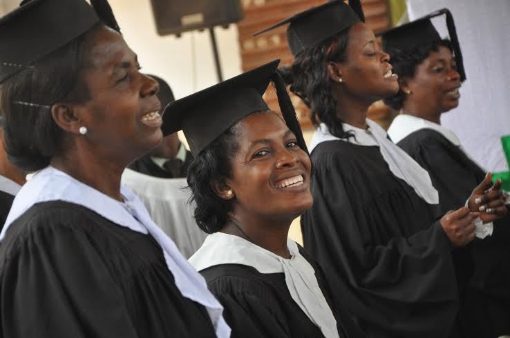 A Pentecostal choir in Togo (Ph) www.handicapinternational.be