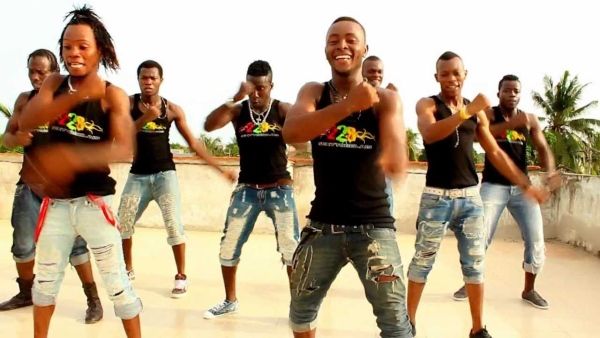 (Photo):Screen capture of Toofan video clip « Soldats du Cool-Catché »