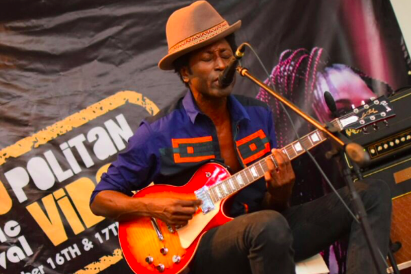 Keziah Jones performing during the acoustic sessions