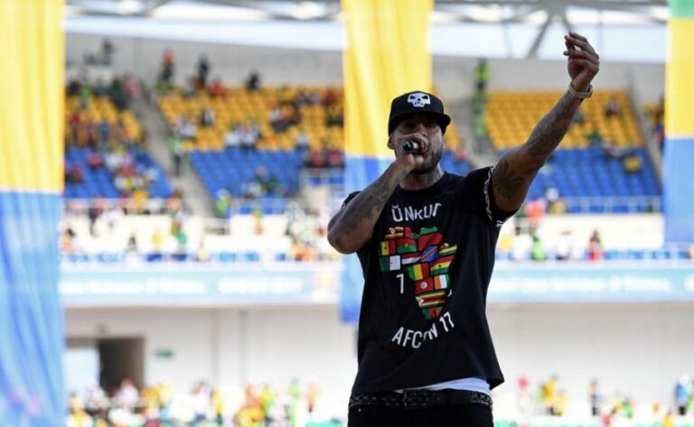 Booba pendant son concert au stade de l'amitié sino-gabonaise (Libreville). Photo: AFP