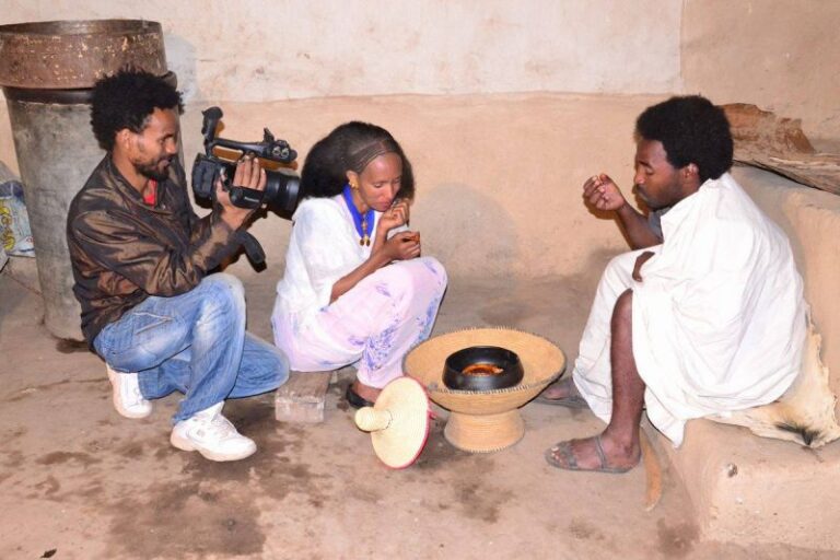 Lors d’un tournage. Photo gracieusement offerte par Yonatan Tewelde