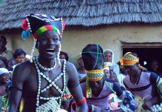 Traditional dancers. Photo: Pinterest