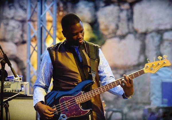 Cheikh N'Doye lors d'un concert