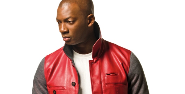(Photo) : le chanteur Français de R&B, d’origine congolaise, Singuila