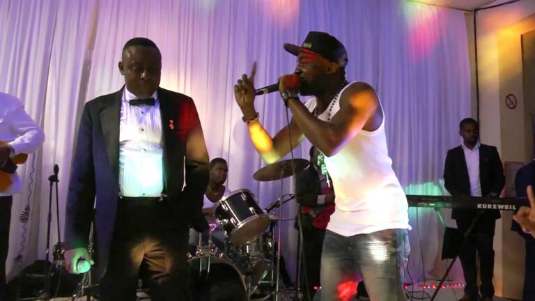 Ozaguin et BB Matou pendant un concert. Photo: DR