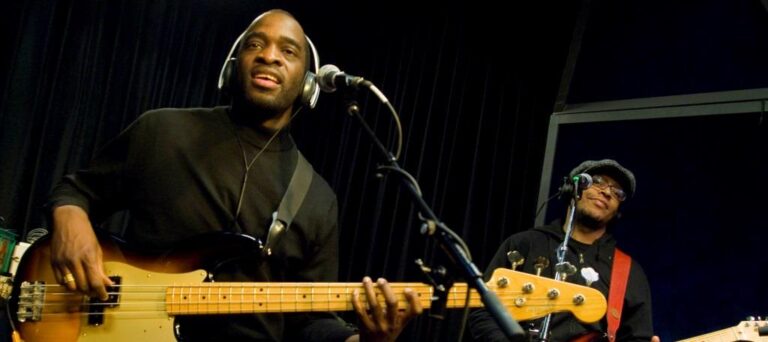 Bibia Tanga, chanteur centrafricain au Studio 136 de RFI. Source: RFI
