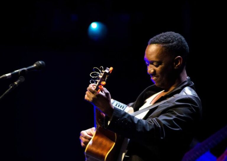 Moli Mokelenge lors d'un concert. Source: Facebook.
