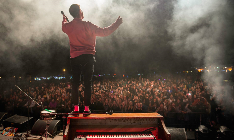 An artist engages with the audience at MTN Bushfire 2017. Photo: Bram Lammers