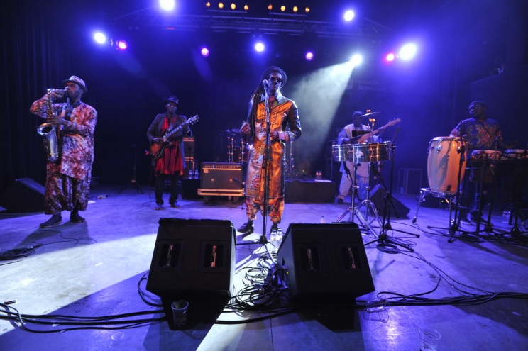 Cheikh Lô sur scène. (Photo) : Akhaba.com
