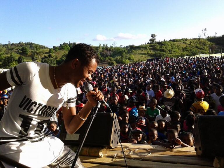 Dadi Love lors d'un concert. Photo: DR