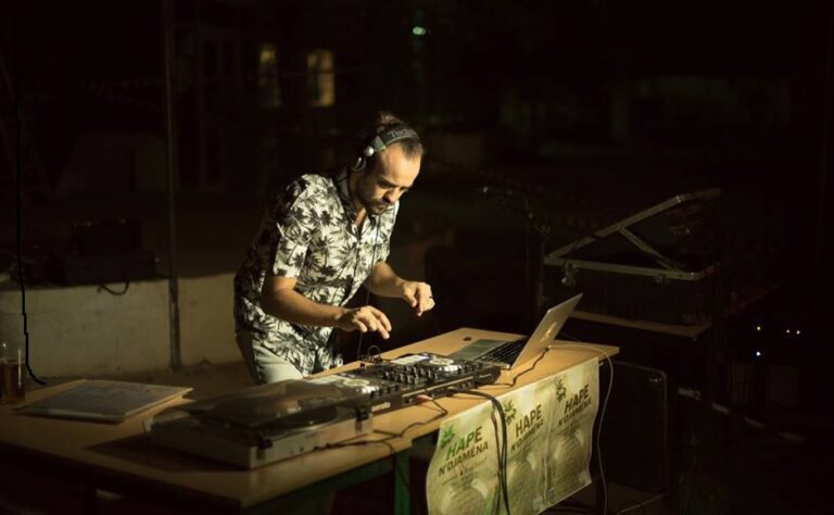 Un DJ anime une soirée Hape à N'Djamena (mai 2017). Source: Facebook du collectif Hape