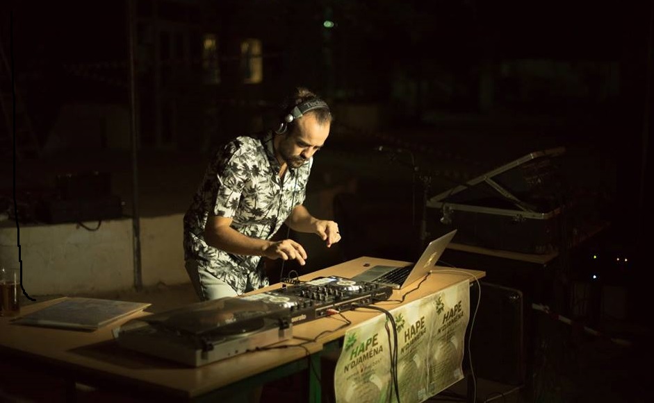 Un DJ anime une soirée Hape à N'Djamena (mai 2017). Source: Facebook du collectif Hape