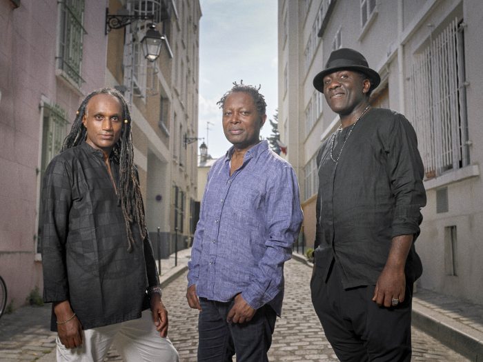 Le trio Toto Bona Lokua sort un nouvel album. Photo: Manu Lagos