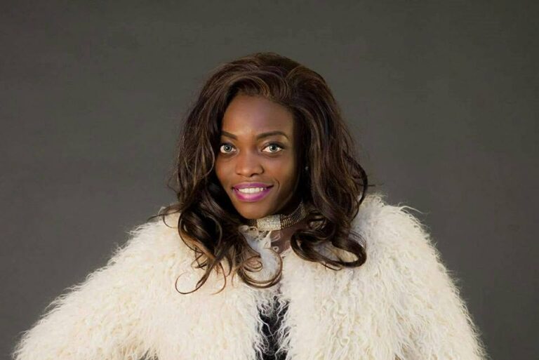 Montess, chanteuse camerounaise est récompensée avec son compatriote Locko aux AFRIMA 2017. Photo: page Facebook de Montess.