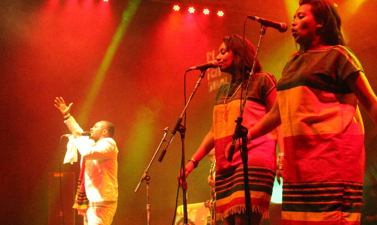 Sami Dan along with the Sound Band at Sauti za Busara 2017.