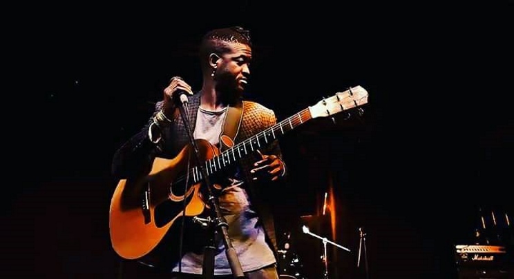 A'mosi just a label (Photo) : Facebook Officiel