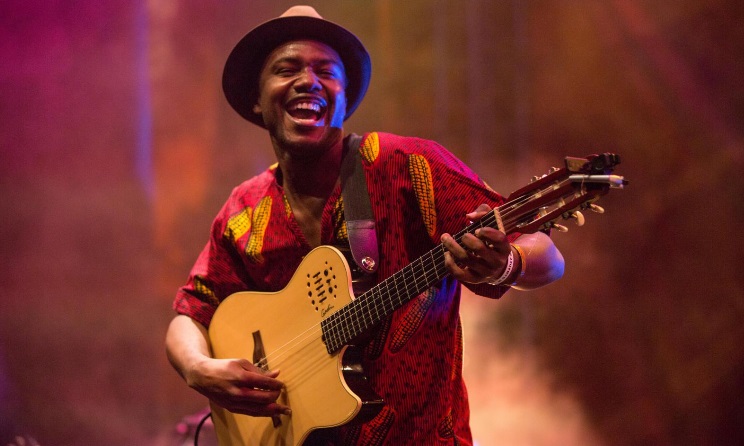 Ghanaian artist Kyekyeku was invited to perform at Visa For Music in 2016.