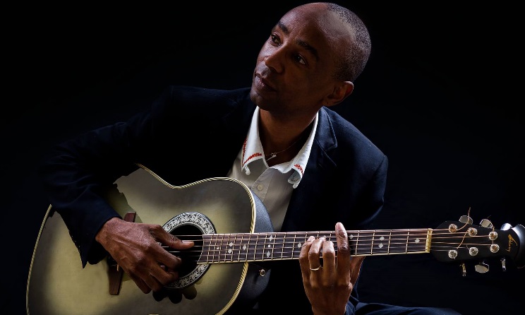 Mono Mukundu will be celebrating 30 years in the music industry.