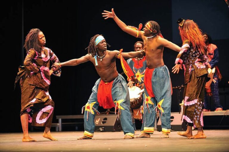 Prestation de danse traditionnelle africaine (Photo) : folklorfestival.com