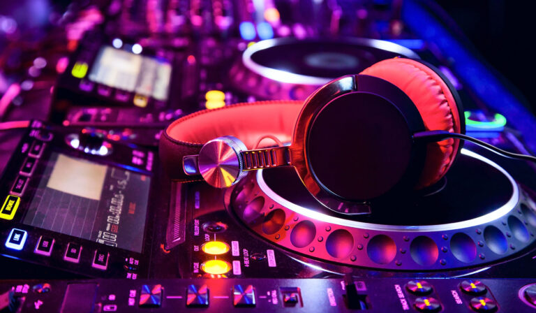 4 outils importants pour le DJ (Photo) : villadeiplatani.com