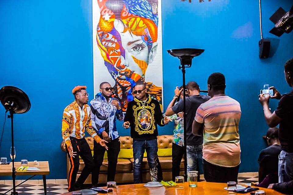 Kiff No Beat et Sidiki Diabaté en plein tournage de « C’est pas pareil » (Photo) : Facebook Officiel
