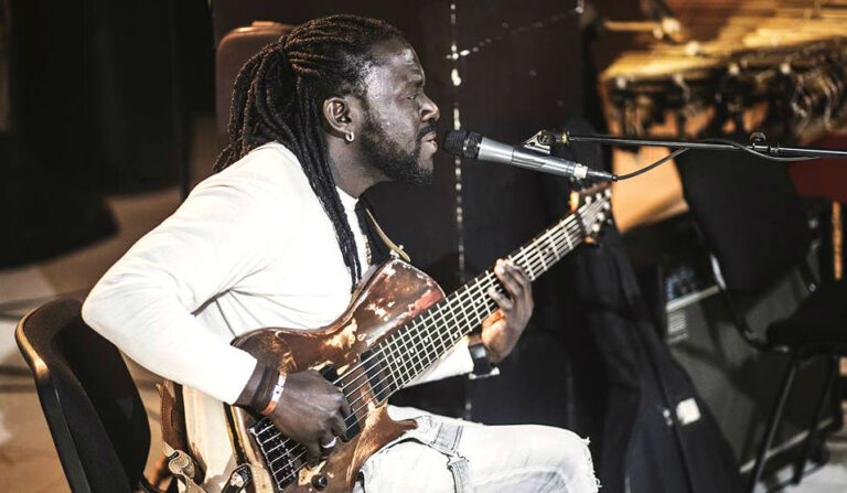 Arnaud N'Gaza bénéficiaire de la bourse d'Afrikayna (Photo) : Facebook Officiel