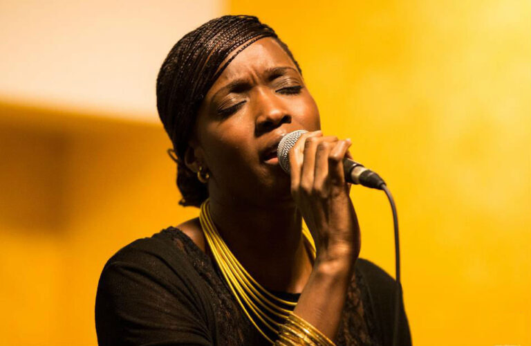 Awa Ly (Photo) : Facebook Officiel