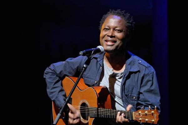 Le chanteur congolais Lokua Kanza (Photo) : ctmt.ca