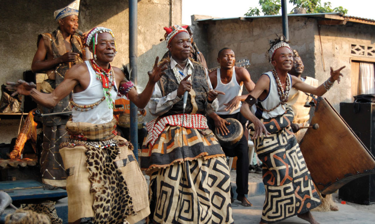 Le collectif de musiciens traditionnels congolais Kasai-All-Stars