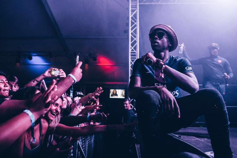 Le rappeur franco-guinéen MHD est attendu au Dour Festival, le 14 juillet prochain. (Source photo) : Life Magazine.
