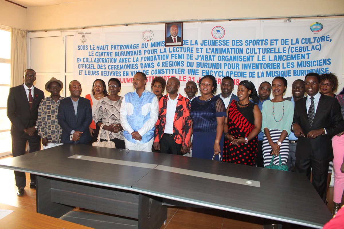 Participants au lancement officiel de l'encyclopédie musicale (Photo): Journal Ikiriho