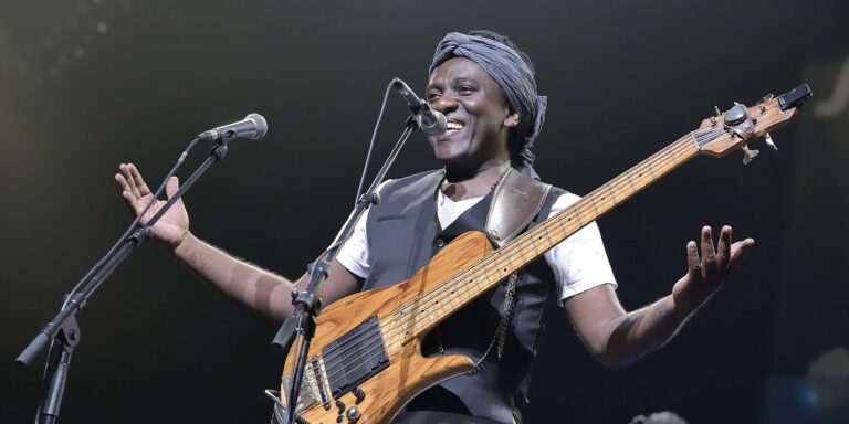 Richard Bona et sa basse (Photo) : culturebox.francetvinfo.fr