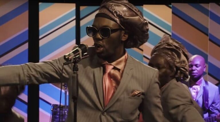 Le rappeur belgo-congolais Baloji. Capture Youtube « Soleil de Volt »