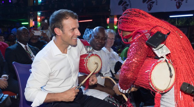 Emmanuel Macron revisite le Shrine (Photo) : francetvinfo.fr