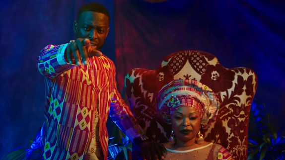Dadju et sa mère Dalida. Capture YouTube "Lionne".