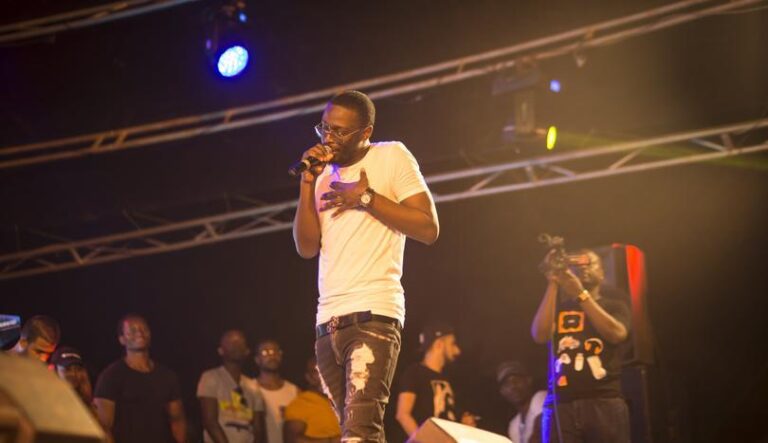 Dadju lors d'un concert à Abidjan (décembre 2017). (Photo) : Stéphane Koné Photographik.