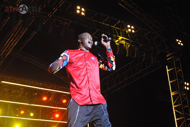 Célestin Mandowé sur scène (Photo) : africactu.com