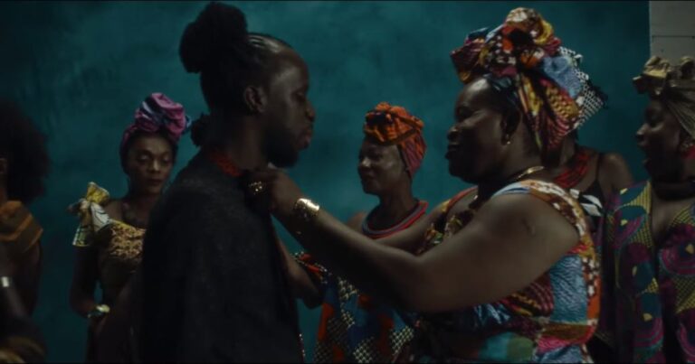 Le rappeur franco-congolais Youssoupha dans "Polaroïde Experience". Capture YouTube.