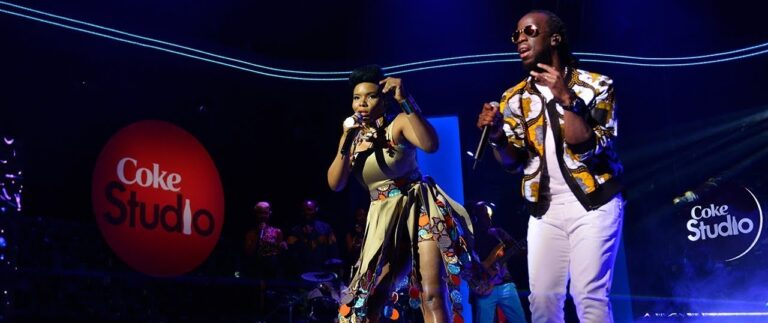 Yemi Alade et Youssoupha pendant leur prestation au Coke Studio Africa. Capture YouTube.