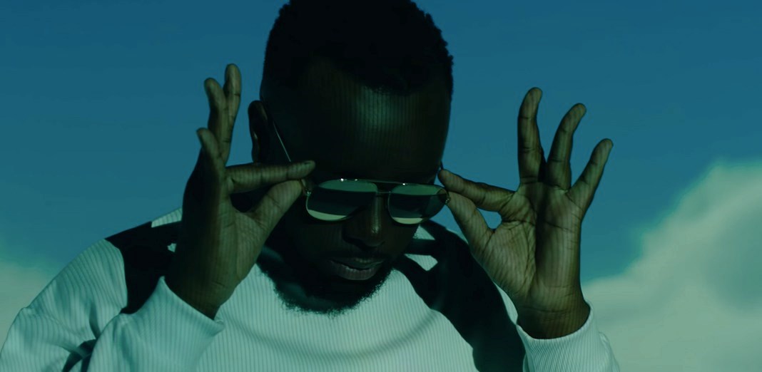 Maître Gims dévoile le clip "Le Pire". Capture YouTube.