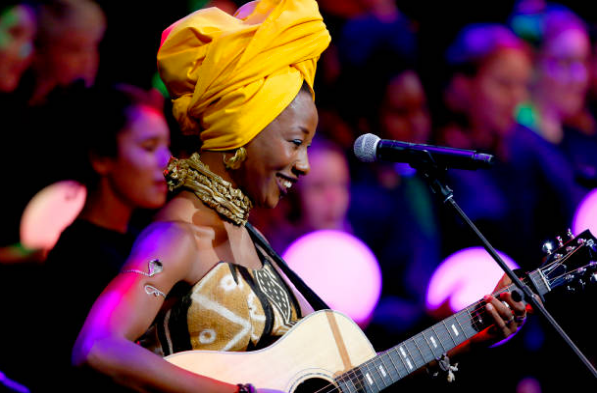 Fatoumata Diawara sur scène (Photo) : Facebook Officiel.
