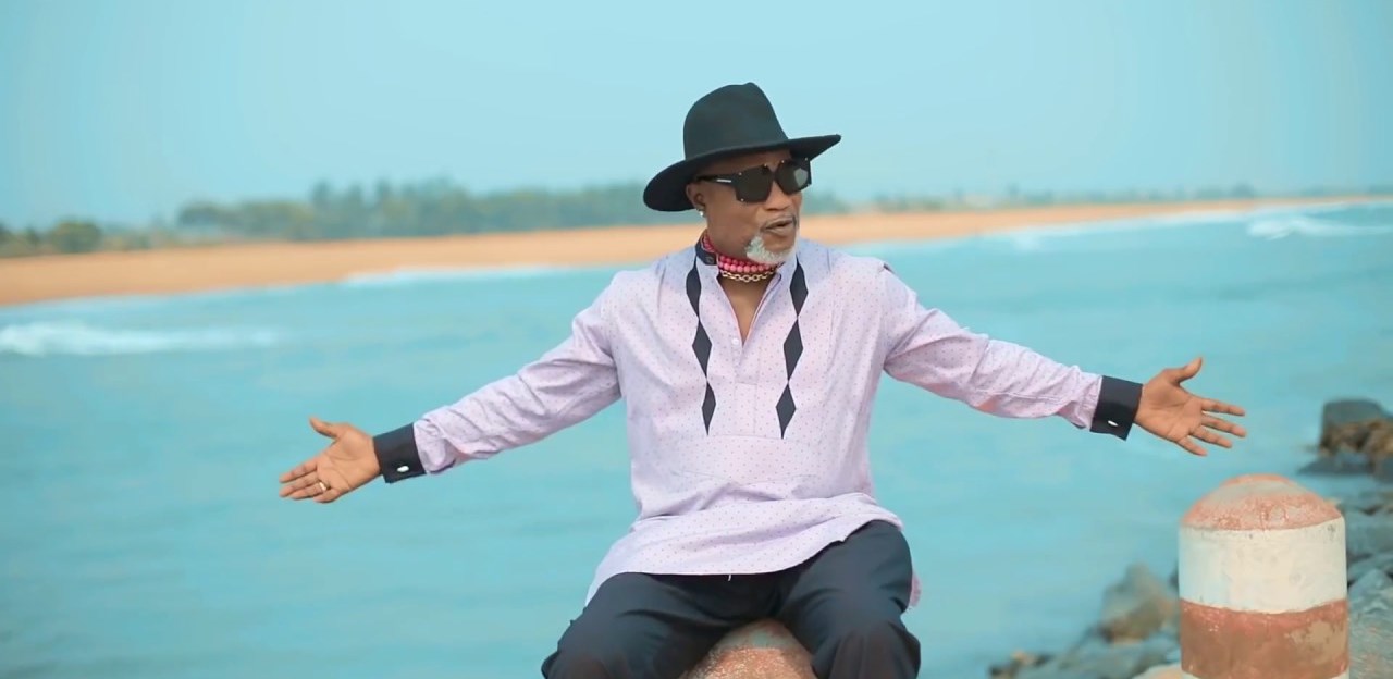 Koffi Olomidé. Capture YouTube, clip "Ba-esclaves".