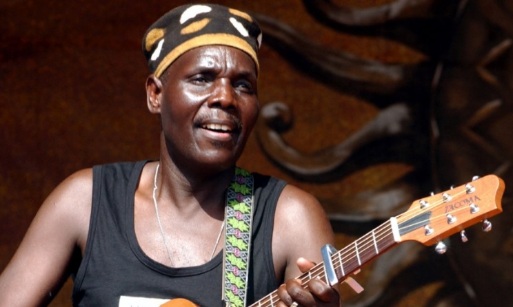 Oliver Mtukudzi received an AFRIMA trophy at the 2017 edition of the event. Photo: PRI