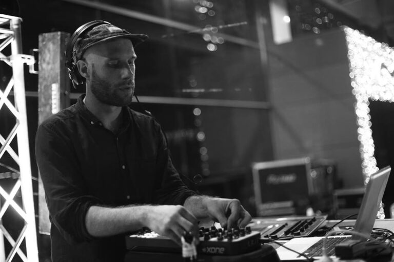 Praktika aux platines (Photo) : Facebook Officiel/DJ Praktika